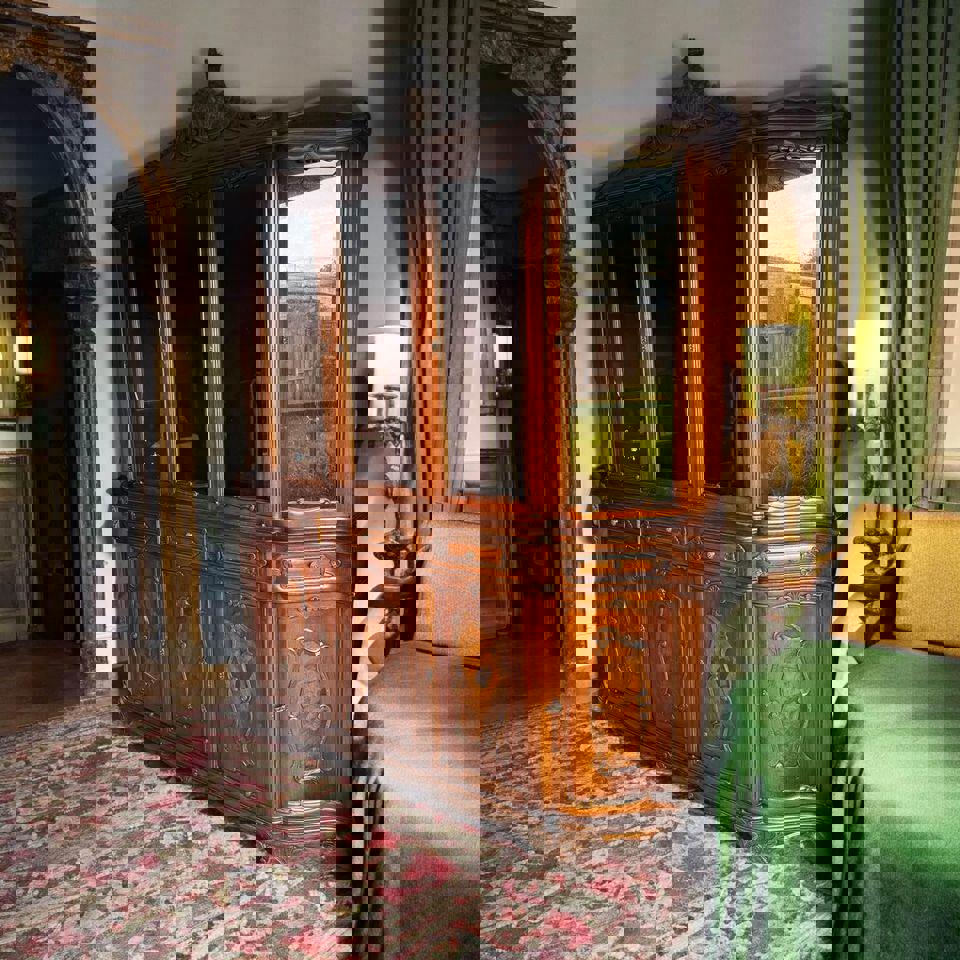 Solid timber large buffet sideboard display cabinet Made in Italy new condition