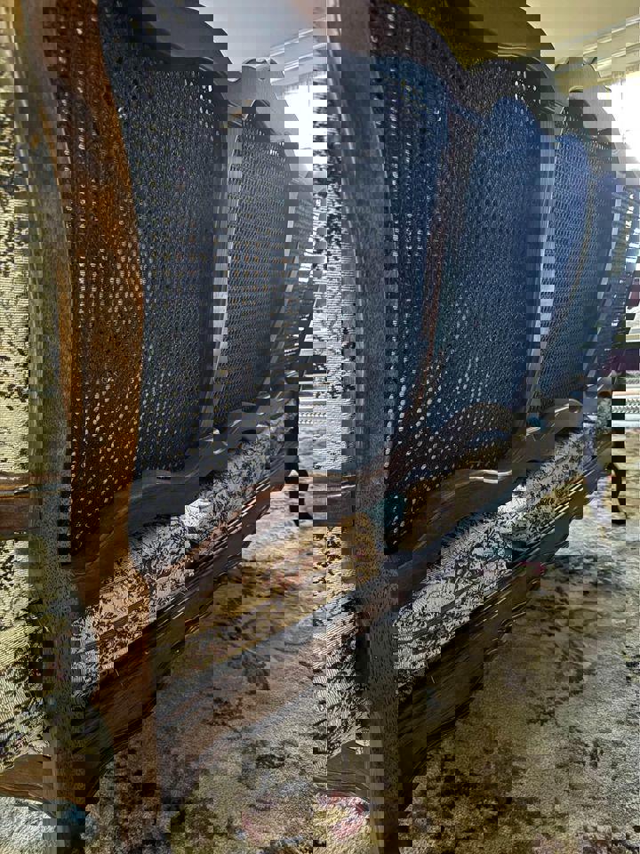 Perfect condition vintage 3 seats sofa strong and firm nice and clean no stains no damaged