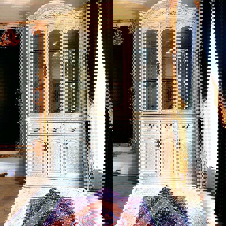 Pink leather vintage sofa set and matching wall unit and plant stands antique white living room Set