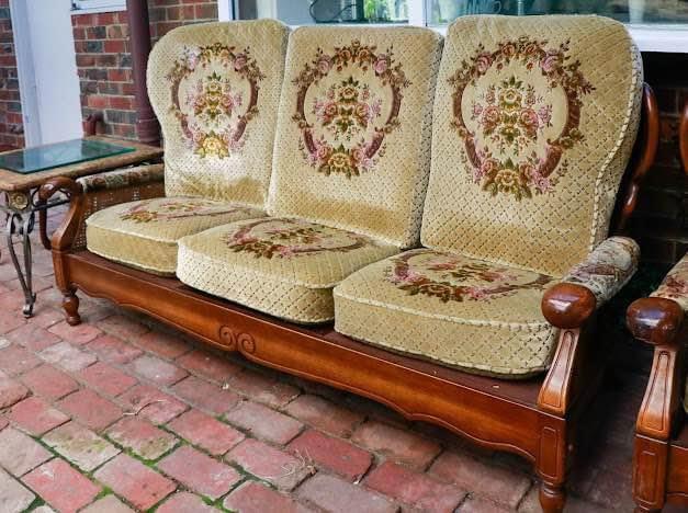Antique sofa set with matching coffee table excellent condition