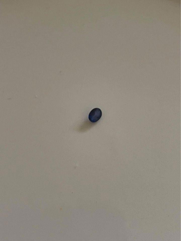 0.5 ct natural cornflower blue sapphire Sri Lanka region with certificate oval shape