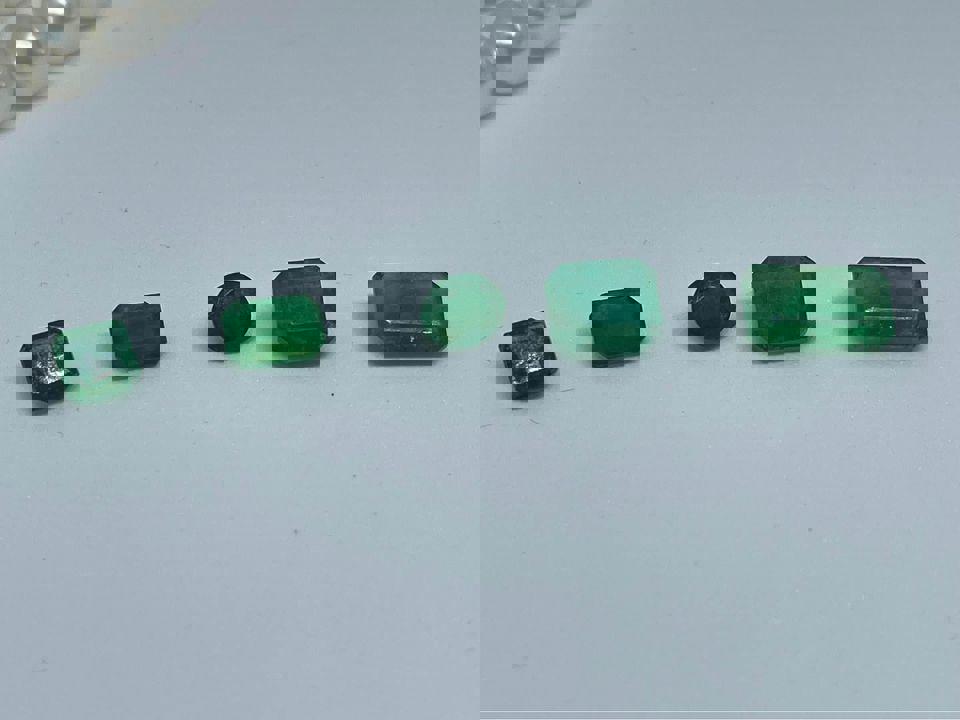 2.6 ct 0.9 ct 1.05 ct 1 ct 3.1 ct natural Colombia emerald with certificates