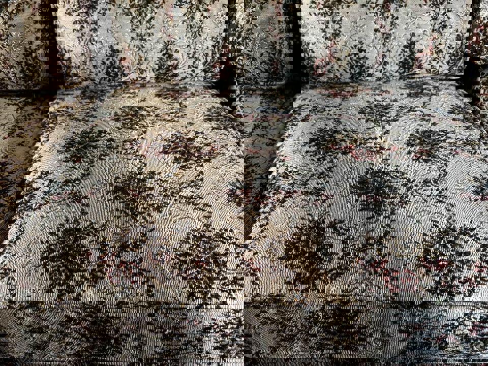 Perfect condition vintage 3 seats sofa strong and firm nice and clean no stains no damaged