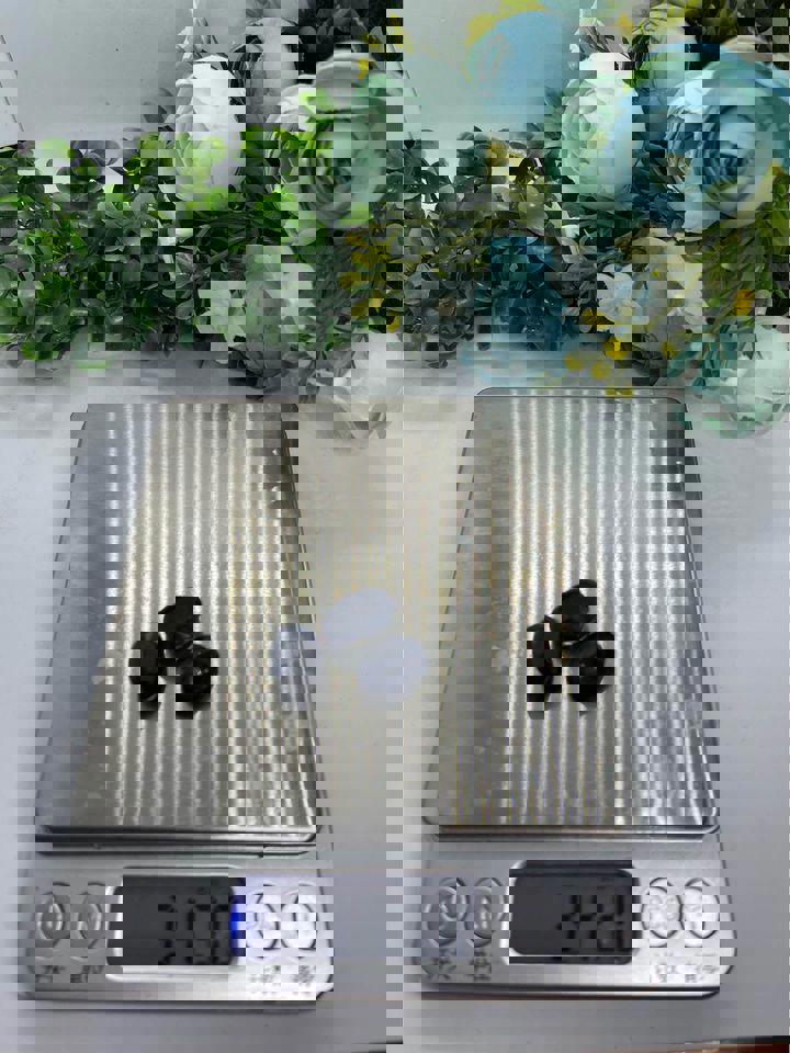 High-Quality Natural Sapphire Gemstone - Deep Blue Oval Cut 12ct!