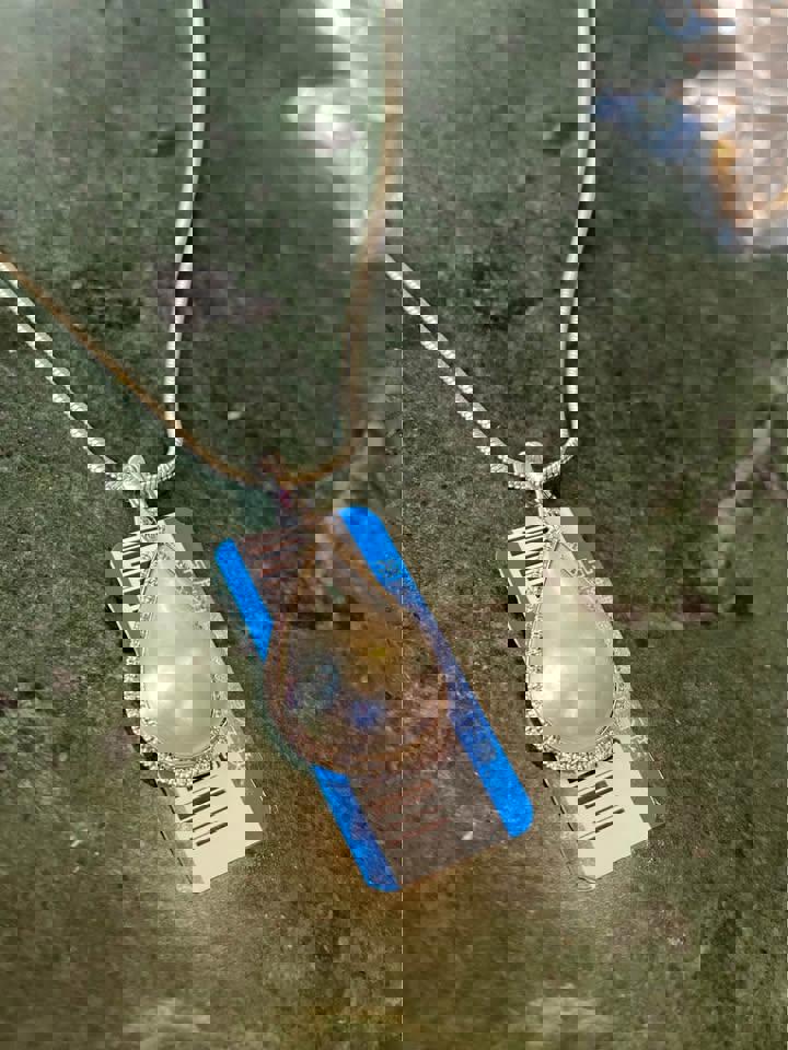 Fine Jewelry Solid 18K Gold tear drop Sea Water Mabe Pearls Pendants certificate