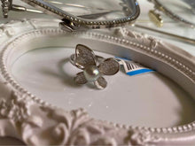 Load image into Gallery viewer, Natural Akoya pearl Butterfly ring in s925 adjustable size
