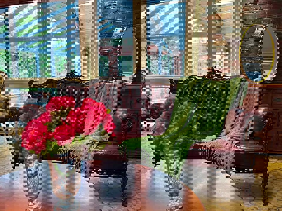 Luxurious Vintage Leather Lounge Suite still perfect condition 7 seats