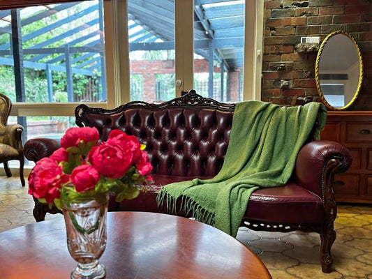 Luxurious Vintage Leather Lounge Suite still perfect condition 7 seats