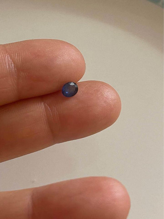 0.5 ct natural cornflower blue sapphire Sri Lanka region with certificate oval shape