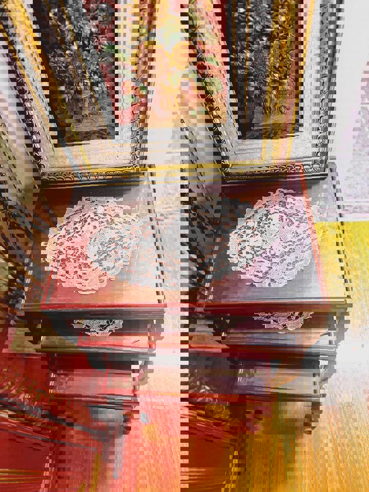 Nest of tables tables set with glass top and a matching coffee table Queen Ann style 4 pieces