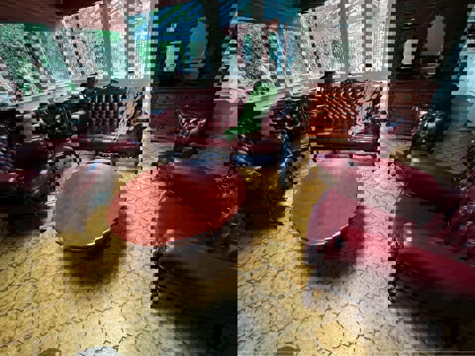 Luxurious Vintage Leather Lounge Suite still perfect condition 7 seats