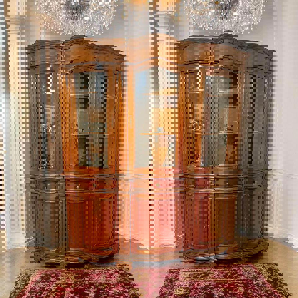 Elegant Mahogany Display Cabinet buffet sideboard Timeless Classic for Your Home