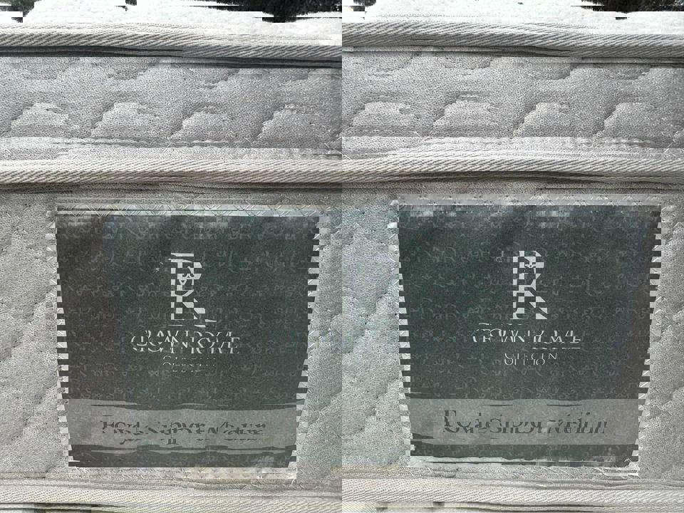 Crown King Pillow Top Mattress (Great Condition) no stains no marks professionally cleaned up