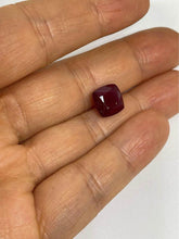Load image into Gallery viewer, 5.5ct natural Burma ruby with certificate in Melbourne pigeon blood no crack
