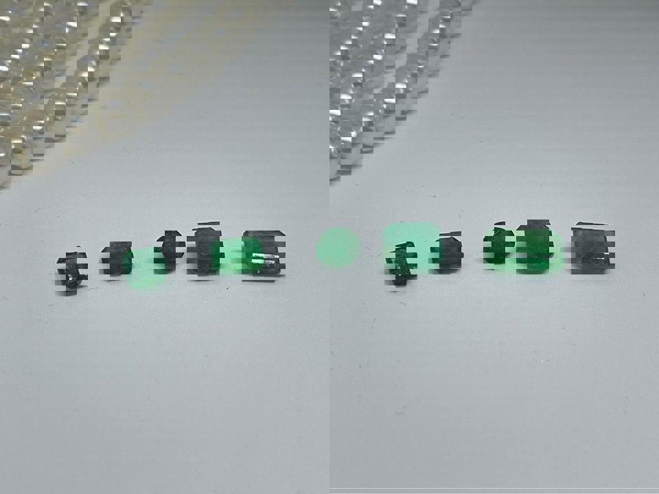 2.6 ct 0.9 ct 1.05 ct 1 ct 3.1 ct natural Colombia emerald with certificates