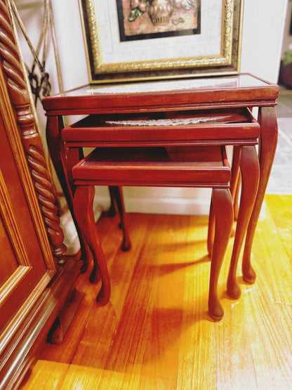 Nest of tables tables set with glass top and a matching coffee table Queen Ann style 4 pieces