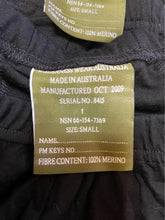 Load image into Gallery viewer, Merino Mid 195 Short Leggings size small only
