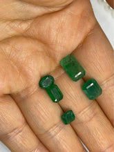 Load image into Gallery viewer, 2.6 ct 0.9 ct 1.05 ct 1 ct 3.1 ct natural Colombia emerald with certificates

