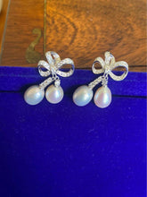 Load image into Gallery viewer, Natural pearl stunning silver Earrings Tiffany style vintage style
