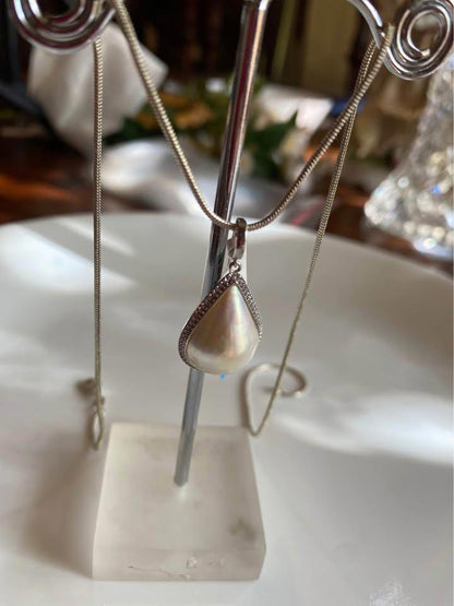 Fine Jewelry Solid 18K Gold tear drop Sea Water Mabe Pearls Pendants certificate