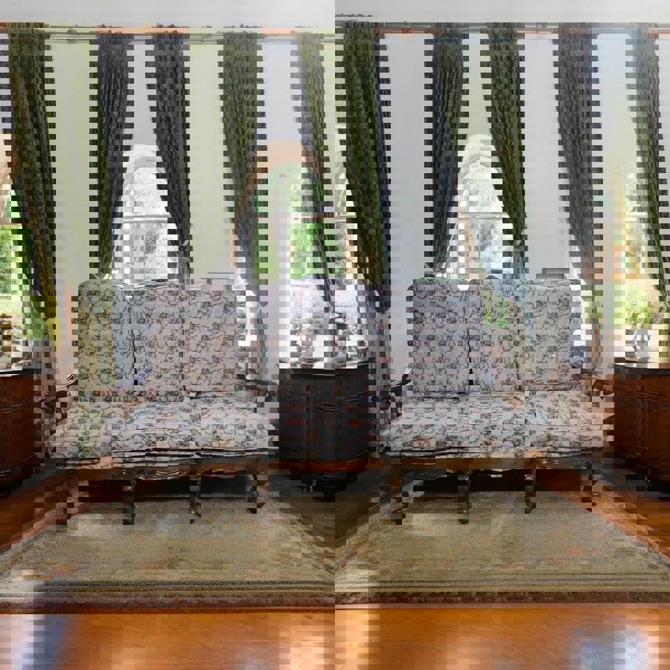 Perfect condition vintage 3 seats sofa strong and firm nice and clean no stains no damaged