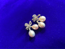 Load image into Gallery viewer, Natural pearl stunning silver Earrings Tiffany style vintage style
