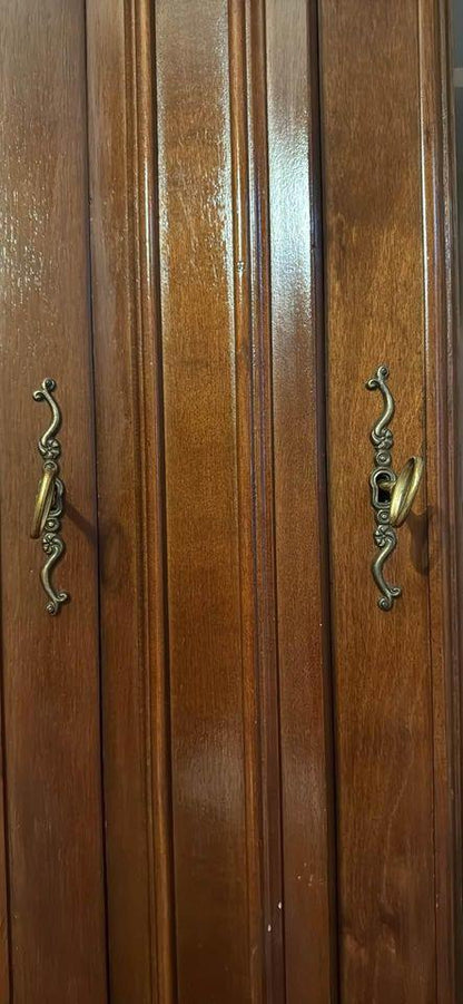 Elegant Mahogany Display Cabinet buffet sideboard Timeless Classic for Your Home