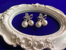 Load image into Gallery viewer, Natural pearl stunning silver Earrings Tiffany style vintage style
