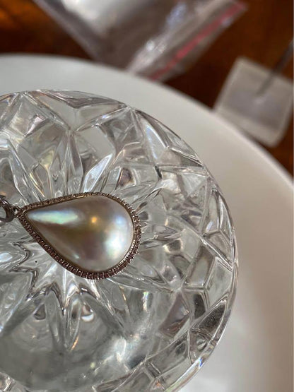 Fine Jewelry Solid 18K Gold tear drop Sea Water Mabe Pearls Pendants certificate