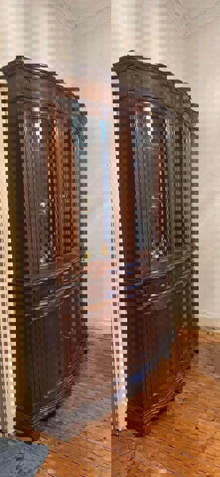 Elegant Mahogany Display Cabinet buffet sideboard Timeless Classic for Your Home