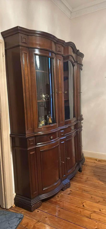 Elegant Mahogany Display Cabinet buffet sideboard Timeless Classic for Your Home