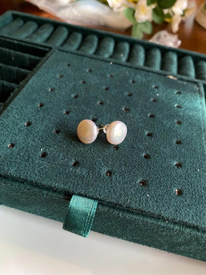 Natural pearl stud in 18k gold earrings with certificate