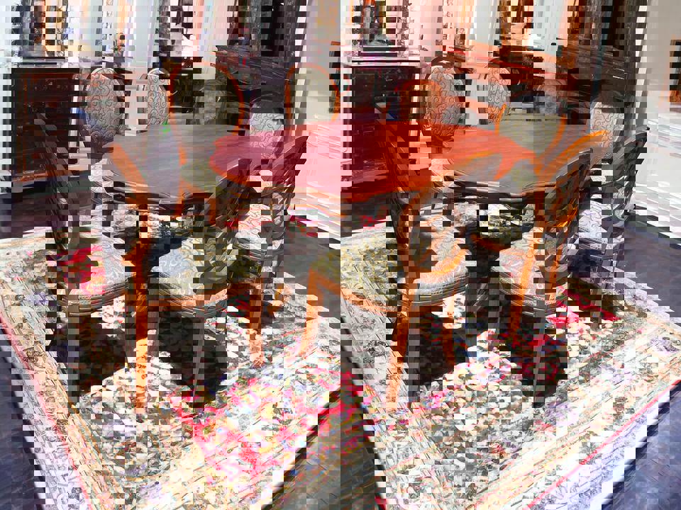 Antique solid timber oval shape dining table 175x 108x76 cm with 6 chairs