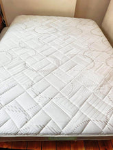 Load image into Gallery viewer, Plush queen mattress queen bed soft mattress no stains no marks
