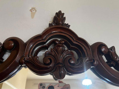 115x87cm antique timber mirror excellent condition