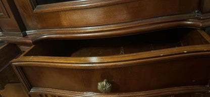 Elegant Mahogany Display Cabinet buffet sideboard Timeless Classic for Your Home