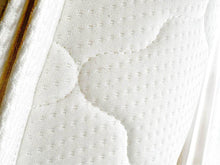 Load image into Gallery viewer, King mattress new condition removable cover nice and clean
