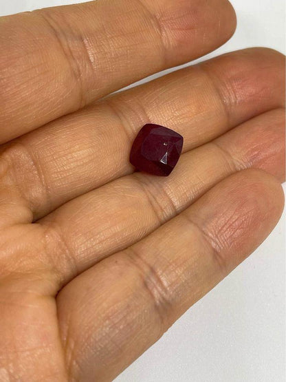 5.5ct natural Burma ruby with certificate in Melbourne pigeon blood no crack