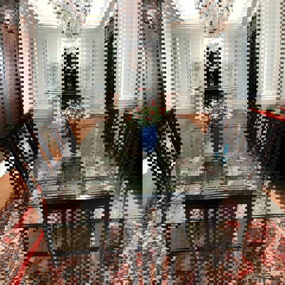 Glass dining table 180x110x76cm with 6 matching refurbished chairs made in Italy