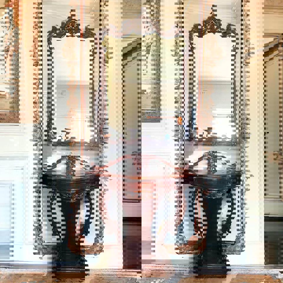 115x87cm antique timber mirror excellent condition