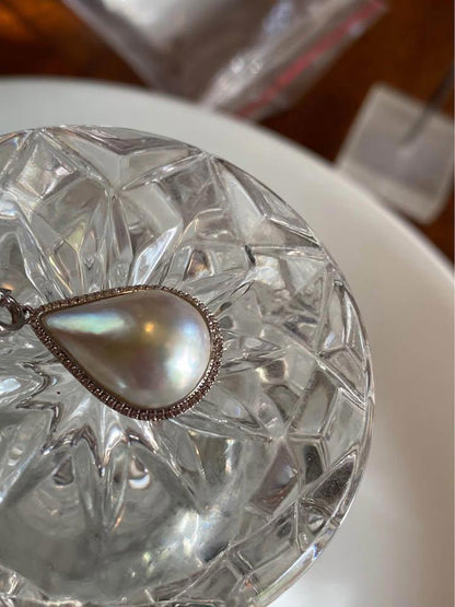 Fine Jewelry Solid 18K Gold tear drop Sea Water Mabe Pearls Pendants certificate