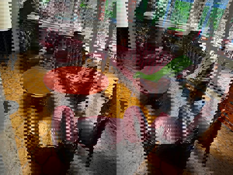 Luxurious Vintage Leather Lounge Suite still perfect condition 7 seats