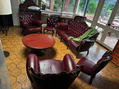 Luxurious Vintage Leather Lounge Suite still perfect condition 7 seats