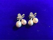 Load image into Gallery viewer, Natural pearl stunning silver Earrings Tiffany style vintage style
