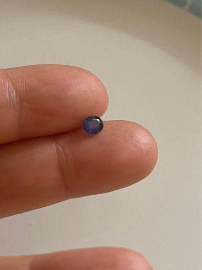 0.5 ct natural cornflower blue sapphire Sri Lanka region with certificate oval shape