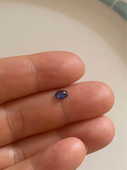 0.5 ct natural cornflower blue sapphire Sri Lanka region with certificate oval shape