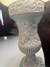 Load image into Gallery viewer, Vintage lamp nice shade with beautiful design made in Italy

