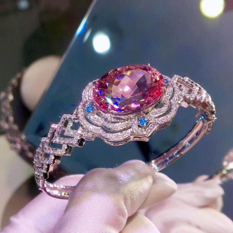 Silver bangle with a lot of shinning stones brand new unwanted gift