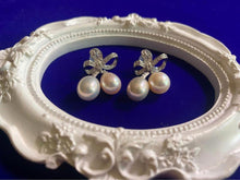 Load image into Gallery viewer, Natural pearl stunning silver Earrings Tiffany style vintage style
