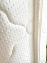 Load image into Gallery viewer, King mattress like new condition no stains no marks king bed
